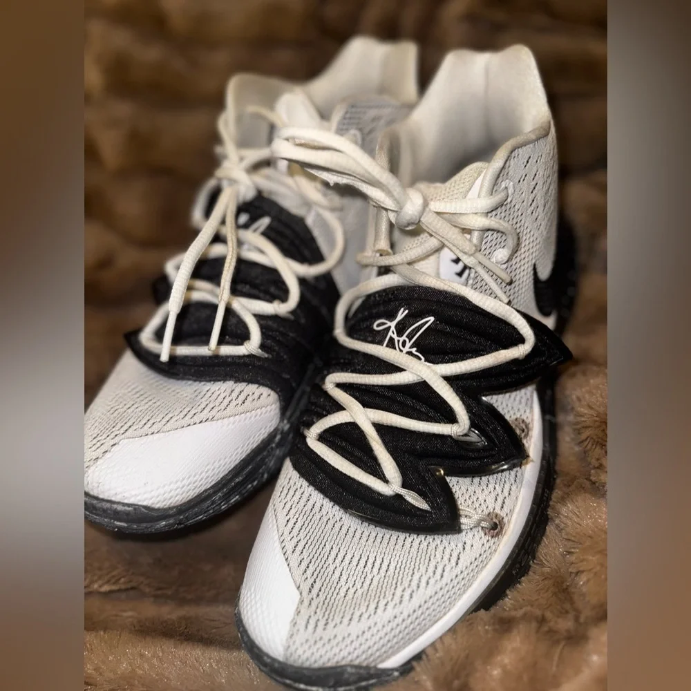Nike Kyrie 5 Oreo - AO2918-100 Men’s US 8